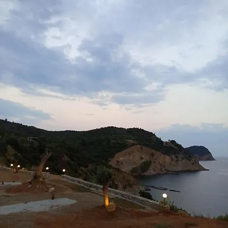 Луксозна вила Ikies Fari *